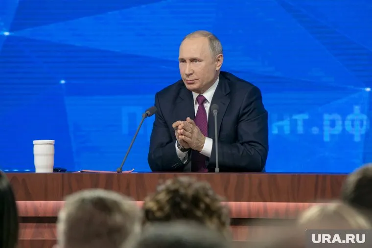Итальянцы возмутились что российских журналистов первыми пустили в зал, где должен выступать глава РФ