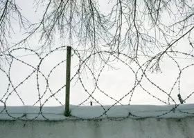 Владельца магазина из ХМАО, продавшего суррогат, отправили в СИЗО