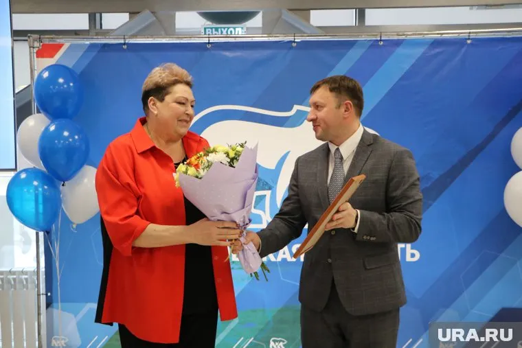 Депутаты «Единой России», совместно с «Молодой Гвардией» готовят для женщин подарки и праздничные сюрпризы