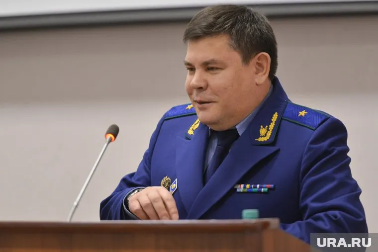 Большая часть родителей класса Татьяны Порсевой требует у прокурора Александра Кондратьева "открыть" ее уголовное дело