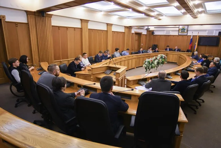 Внеочередная консультация депутатов ЕГД по вопросу повышения заработной платы мэру города и его заместителям. Екатеринбург