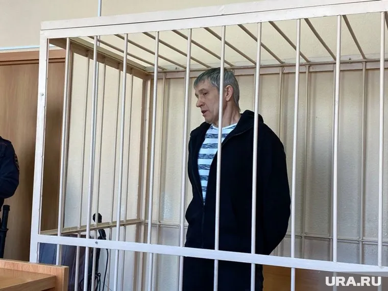 На трех допросах Дмитрий Виноградов подтвердил, что признает вину в даче взятки