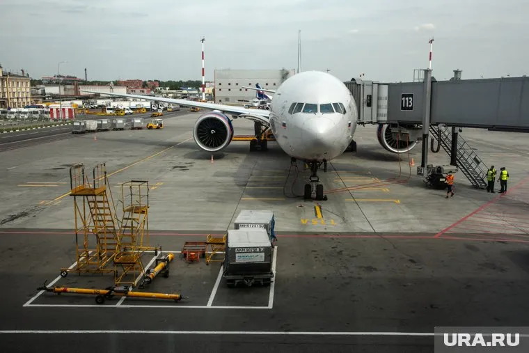 В «Кольцово» задержан рейс в Москву из-за пассажира без маски