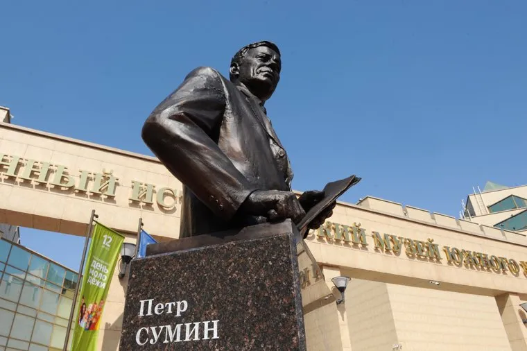 Памятник Петру Сумину. Челябинск