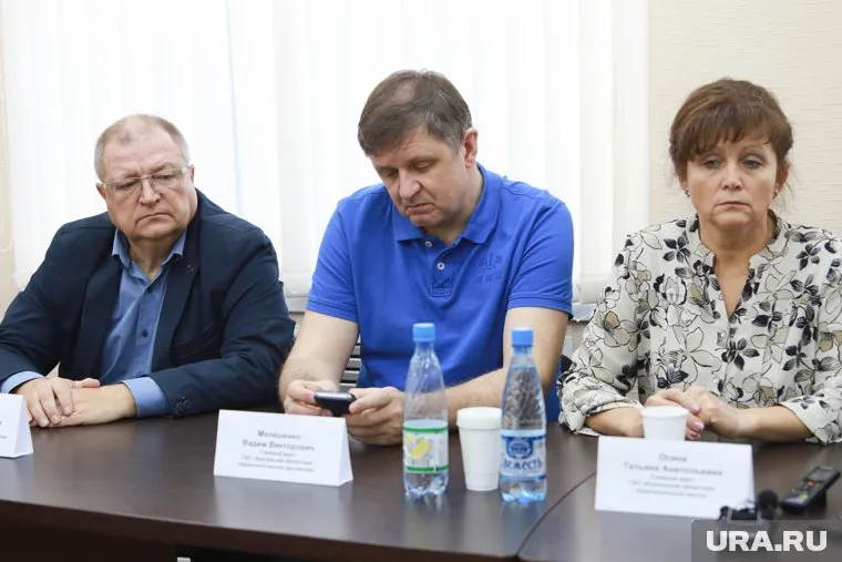 Сергей Мысливцев (слева) покинул пост главного врача Курганской областной больницы