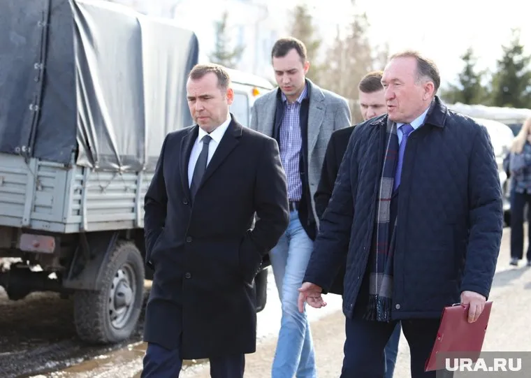 Владимир Осокин (справа) ушел в отставку месяц назад после скандала