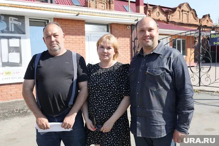 Александру Бухарову (на фото — справа) суд вынес предупреждение (административное наказание)