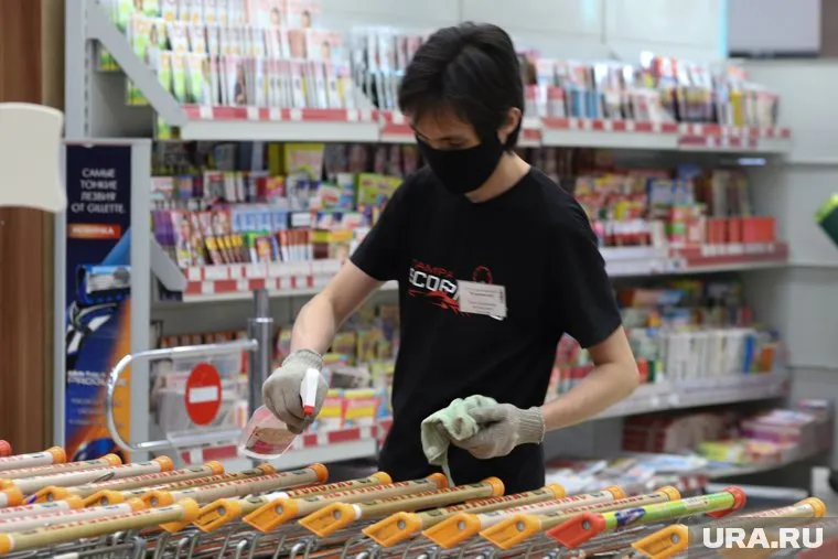 Из-за выросшего числа заболевших в регионе, курганцев обязали носить маски во всех помещениях