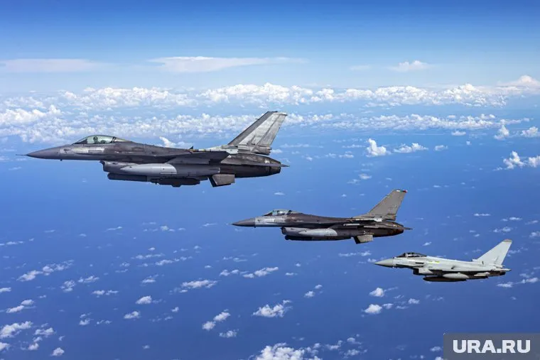 F-16 прикрывают работу МиГ-29 и Су-24