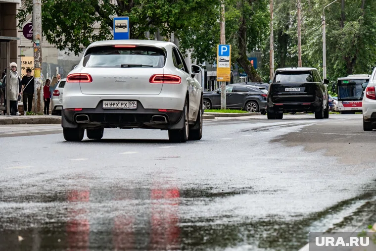 Полиция опубликовала кадры с вылетевшим в Фонтанку Porsche Cayenne
