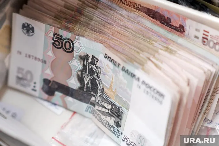 Предлагается установить лимит рублевых переводов за границу — 100 млн рублей