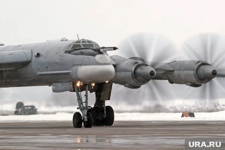 ТУ-142 незаменимы также при поисково-спасательных работах