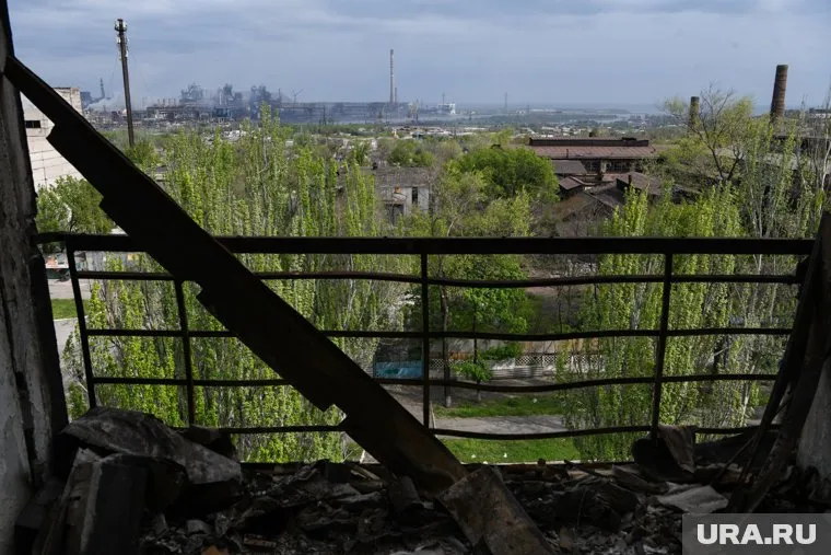 Неонацисты удерживают мирных жителей на заводе в Авдеевке в качестве живого щита