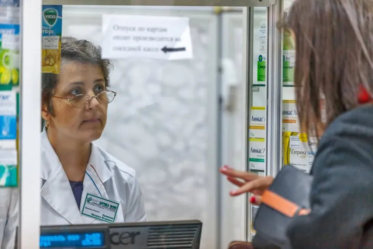 Аптеки. Екатеринбург, покупатель, аптека, фармацевт