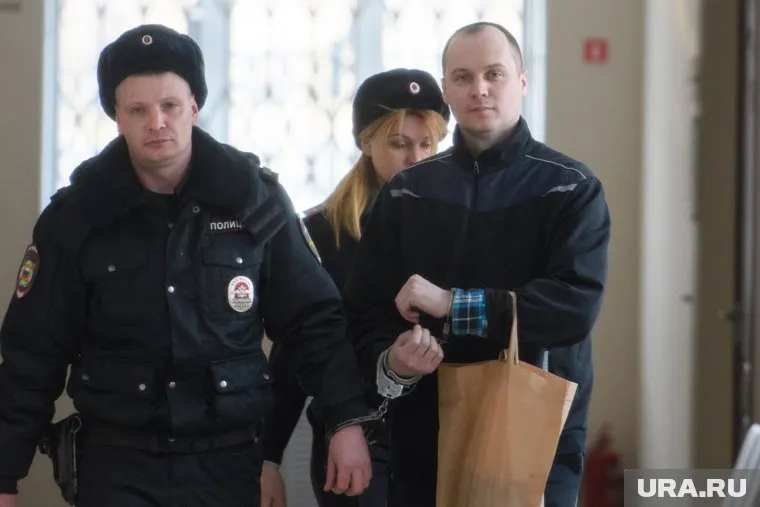 Александр Сафонов по выдержкам из дела показывает, как хакер Meg вскрывал банк