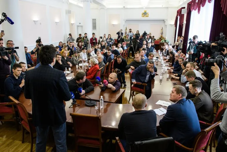 Встреча Александра Высокинского с инициативной группой по вырубке сквера у Театра Драмы. Екатеринбург