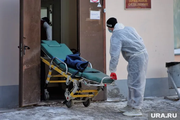 За сутки от COVID-19 погибло 669 человек