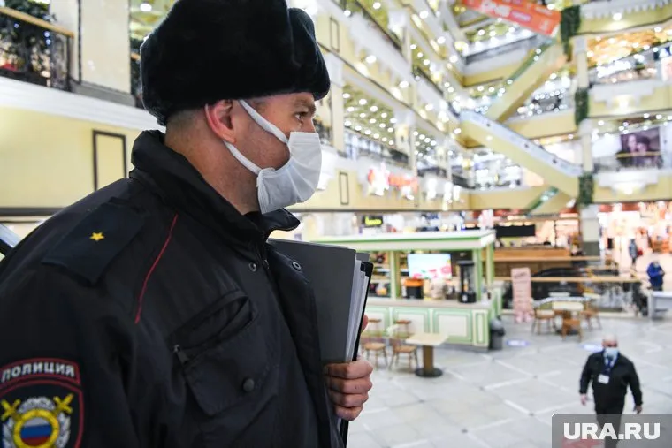 В полиции Екатеринбурга установили «палочную систему» по COVID, заявил источник