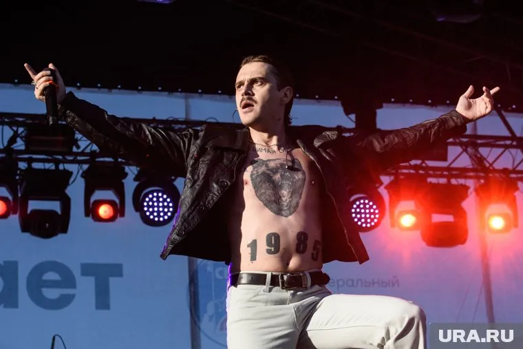 По словам лидера Little Big Ильм Прусикина, им неофициально запретили выступать после выхода их нового клипа