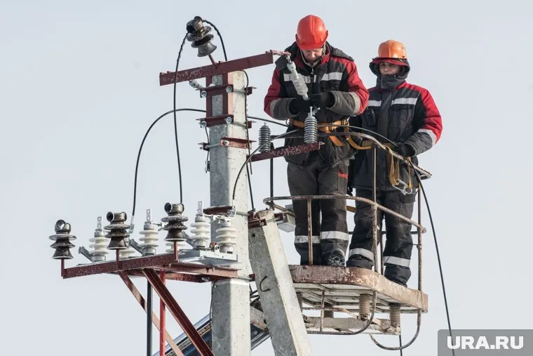 Энергетики усиленно контролируют работу оборудования во время паводка