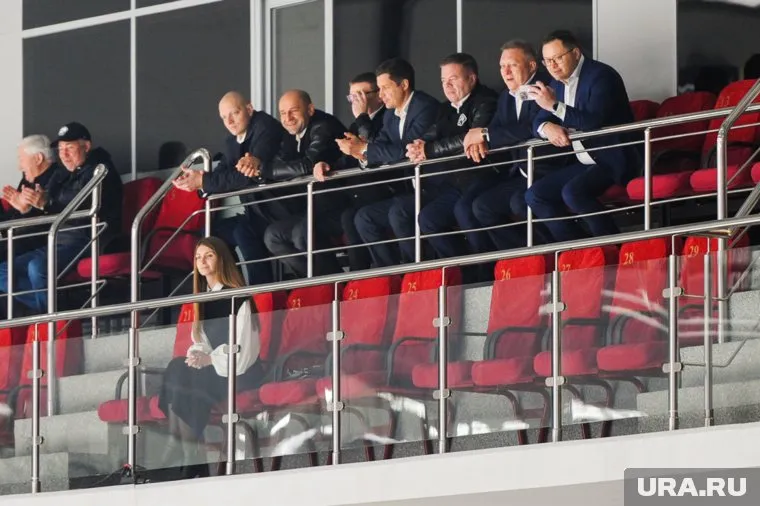 Это фото URA.RU сделало на арене «Трактора» 7 октября (Жога — второй слева)