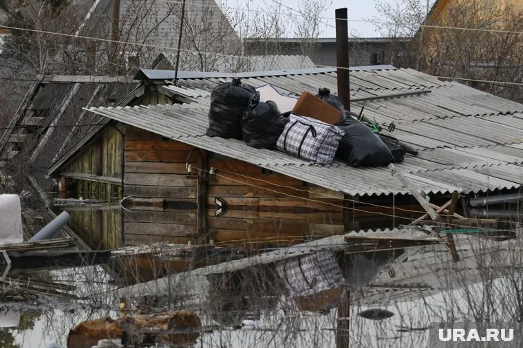 В Белозерском округе начало подтапливать дома, передали местные власти