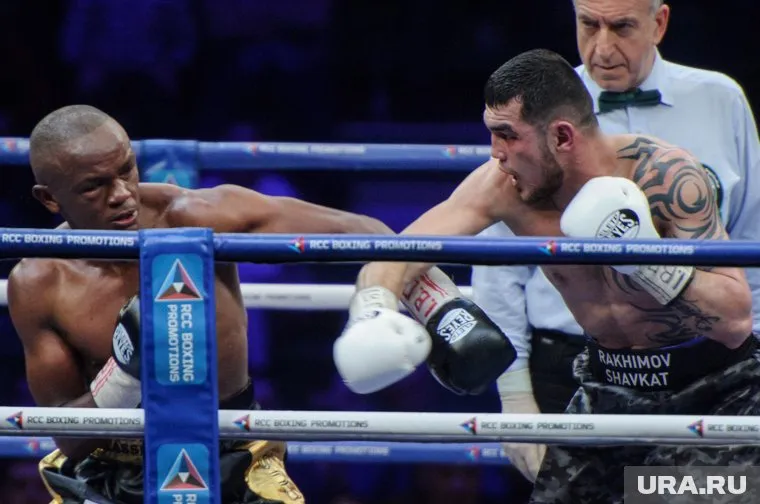 В бою за титул чемпиона мира по версии IBO встречались боксеры RCC boxing promotions 36-летний южноафриканец Малькольм Классен и 24-летний россиянин Шавкат Рахимов