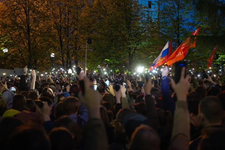 Третий день протестов против строительства храма Св. Екатерины в сквере у театра драмы.Екатеринбург