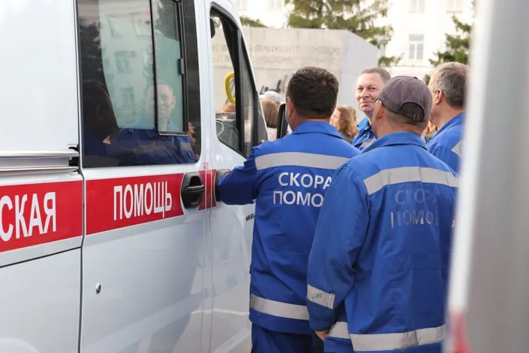 Вручение ключей от новых машин скорой помощ црб. Курган НЕОБР