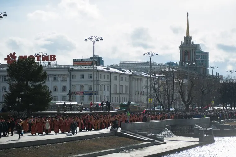 Пасхальный крестный ход в Екатеринбурге
