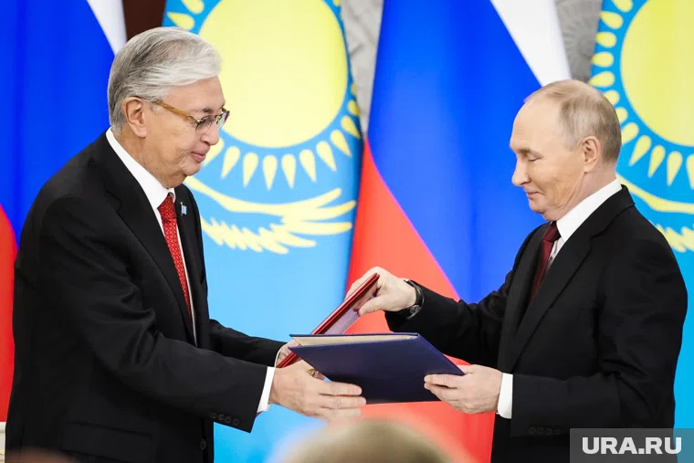 Всего Путин и Токаев подписали 14 документов 