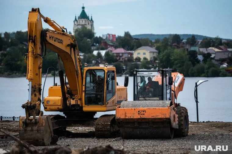 Засыпку пруда ведет подрядная организация по договору с приходом будущего храма