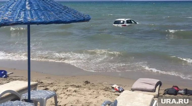 Автомобиль затонул в море