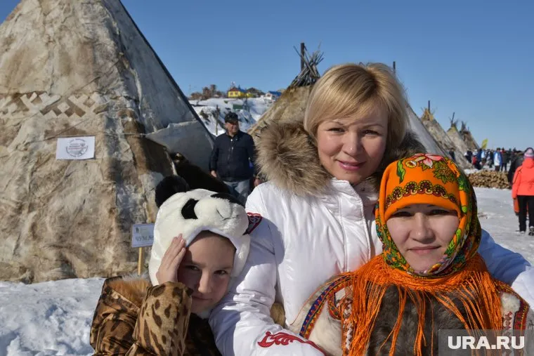 Елена Зленко пока работает на два парламента