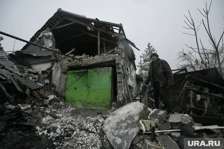 В результате обстрела были повреждены частные дома в Донецке (архивное фото)