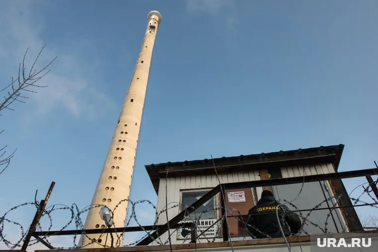 Тем временем ликвидаторы готовят башню к взрыву