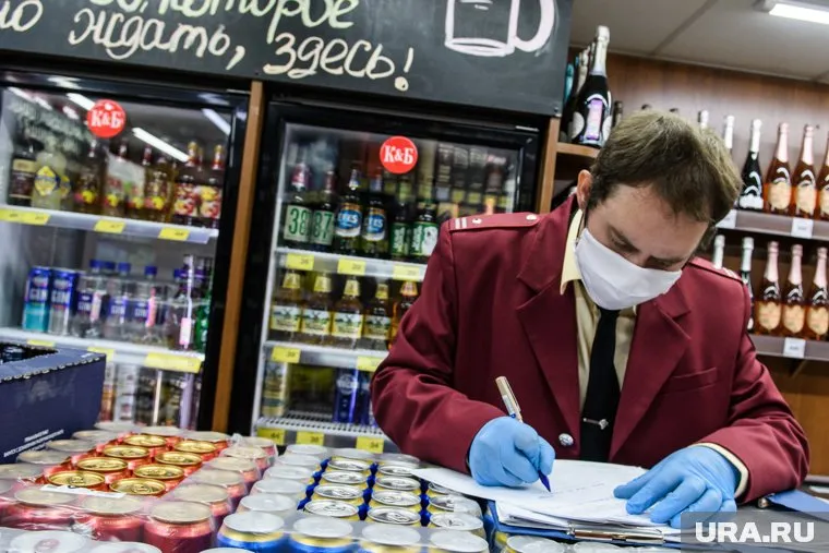 Алкомаркеты Москвы закроют по указу властей, уверил источник