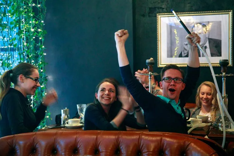 Болельщики смотрят трансляцию первого матча ЧМ по футболу 2018. Екатеринбург.