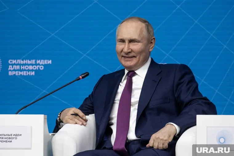 Владимир Путин встречается с мировыми лидерами, несмотря на заявления США об изоляции РФ