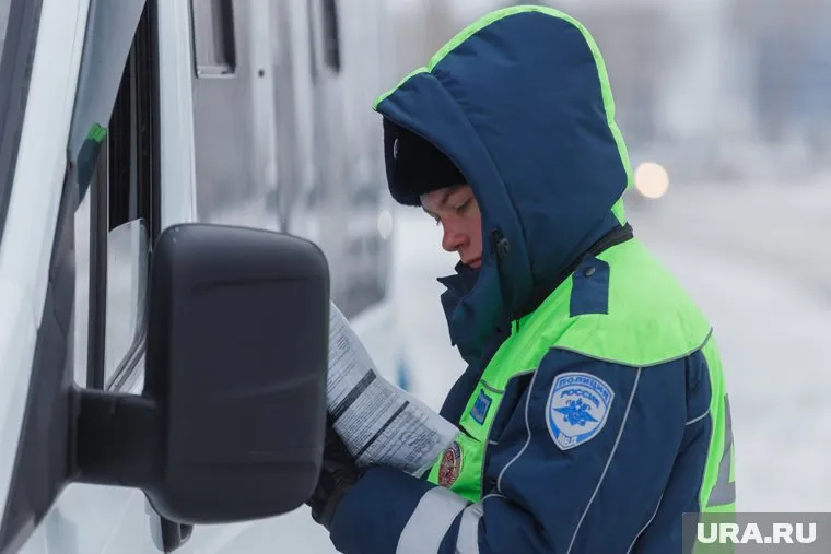 Сотрудники ГИБДД остановили маршрутку с нетрезвым водителем в Карталах
