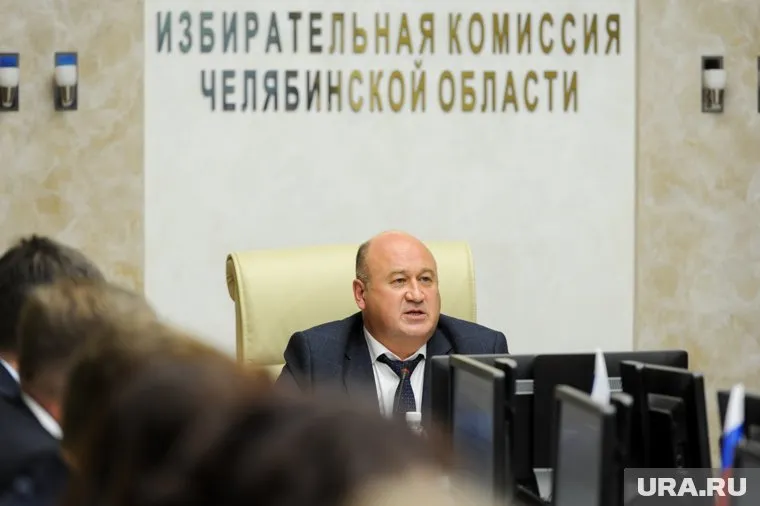 Из-за проблем с COVID Евгений Голицын пришел на заседание облизбиркома, который возглавил 9 декабря, в маске