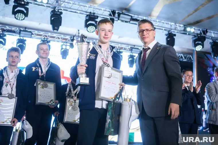 Награждение шахматистов в головном офисе Сима Ленд. Екатеринбург 