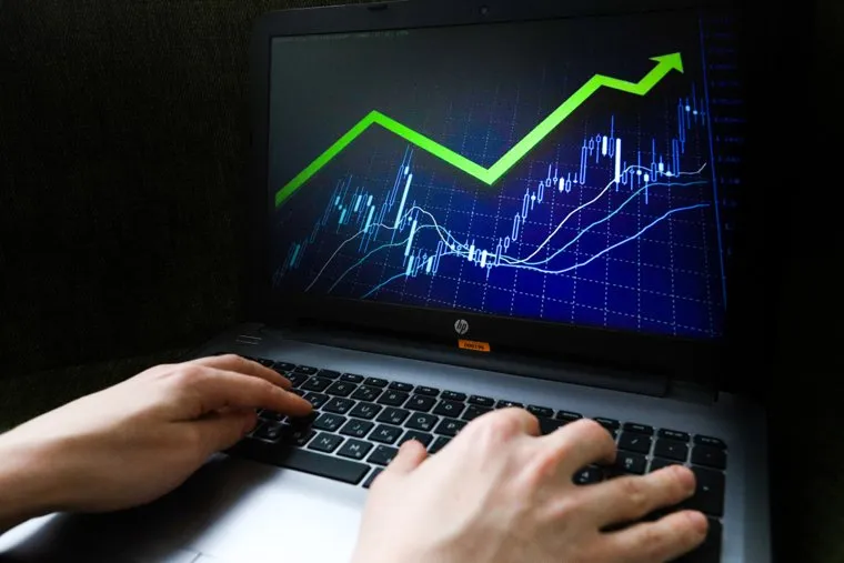 Клипарт. Компьютерная клавиатура, монитор, графики, приложения. Курган