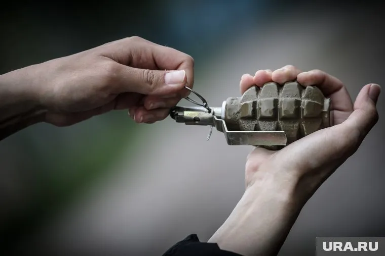 Мужчина бросил гранату в ходе ссоры с посетителями ресторана, пишет Shot