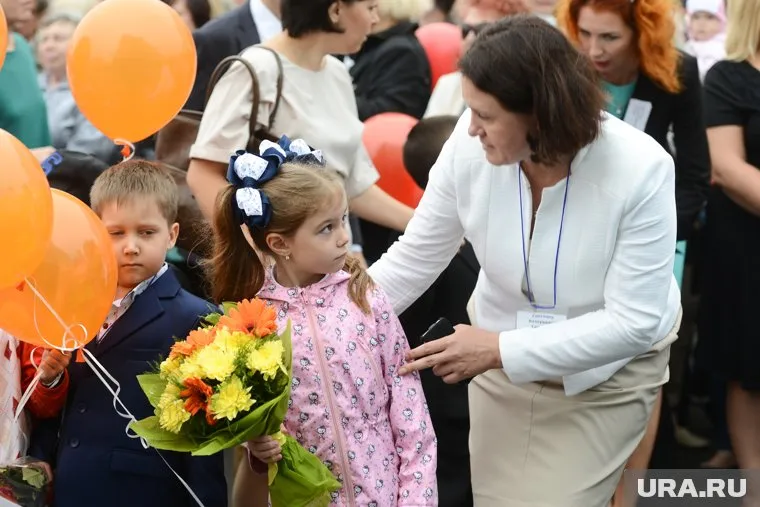 В школах Челябинска готовятся к линейкам