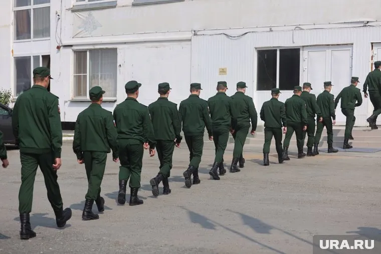 Молодые курганцы отправились на службу