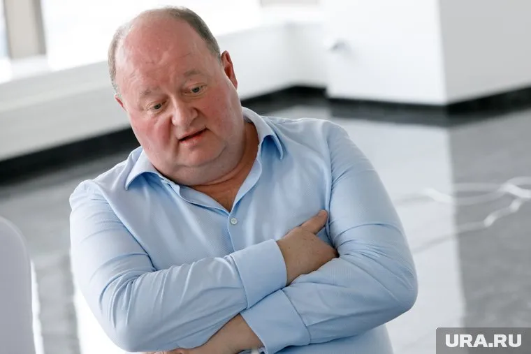 Алексей Рябцев имеет два высших образования, опыт руководства банками и звание подполковника ФСБ