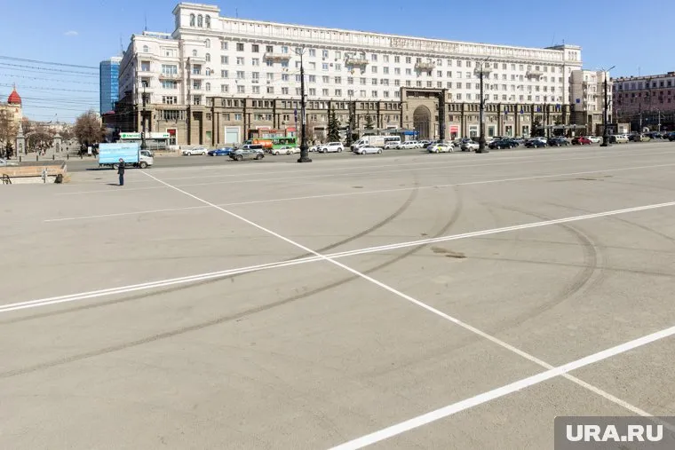 На площади Революции в Челябинске уже нанесли разметку к параду Победы