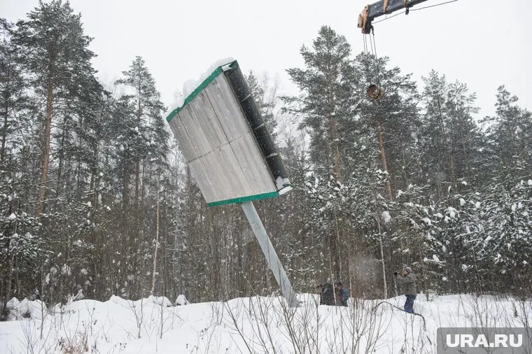 В городе снесли три рекламные конструкции за неделю
