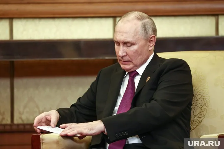 Путин отметил негативную роль Джонсона в переговорах по Украине